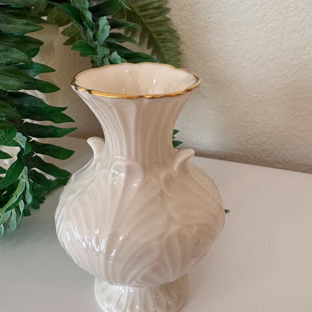 Lenox Elfin Bud Vase 4 1/2” H 24K Gold Trimmed - Picture 2 of 4